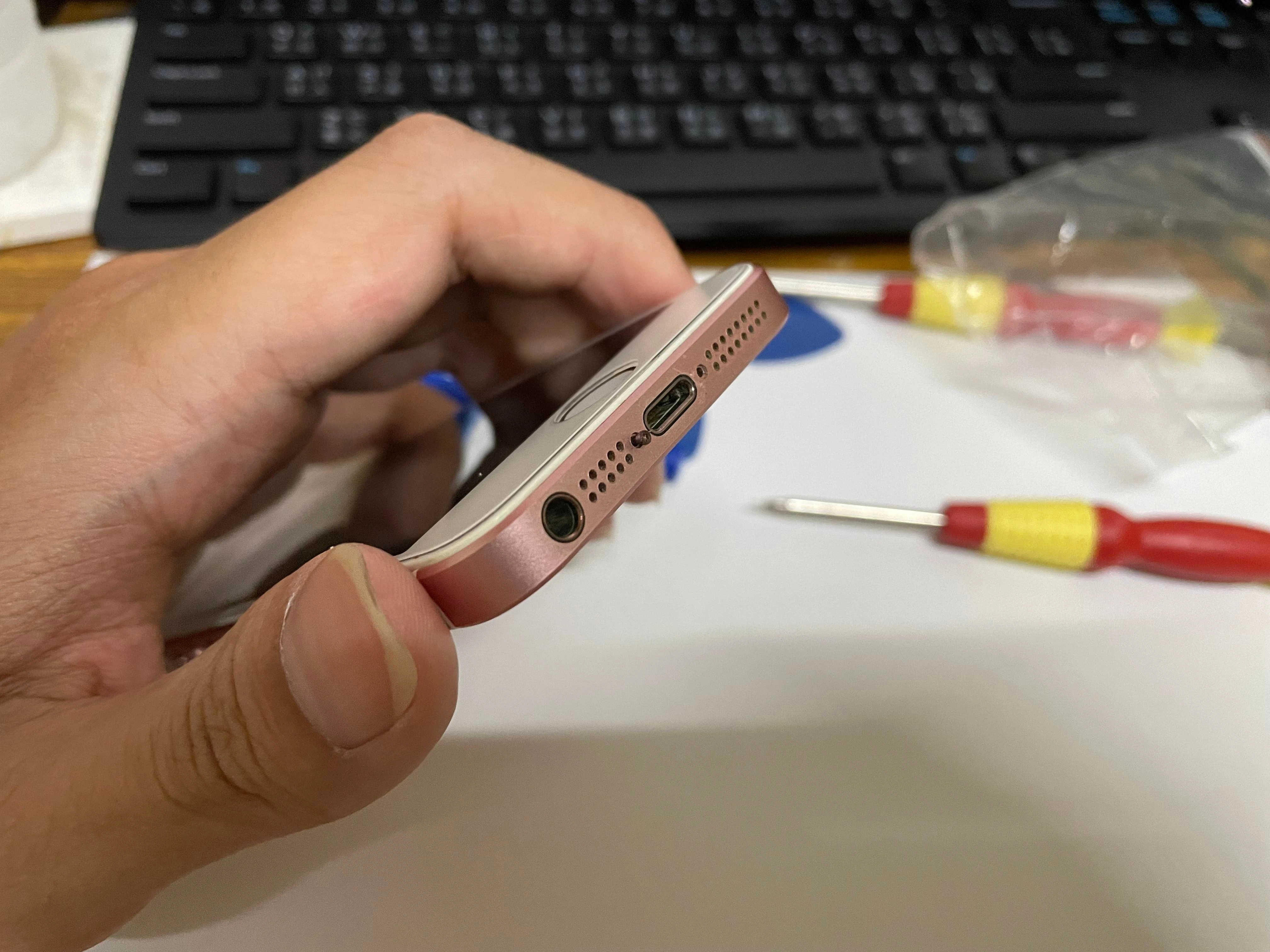 自行更換初代 iPhone SE 電池